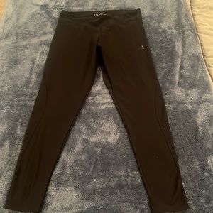 Adidas climber. Size medium. Black. In great condition. No pilling. 7/8 length.